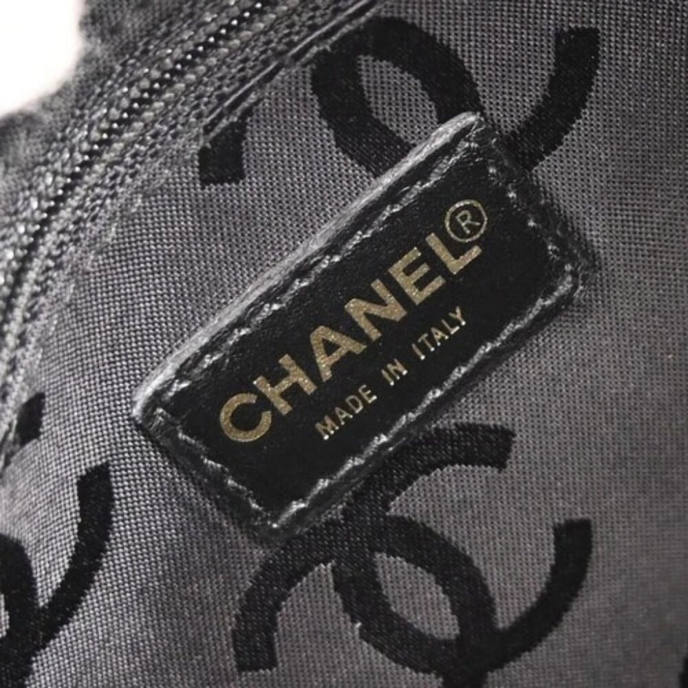 Chanel Black Calfskin Handbag 117402 - Picture 9 of 10